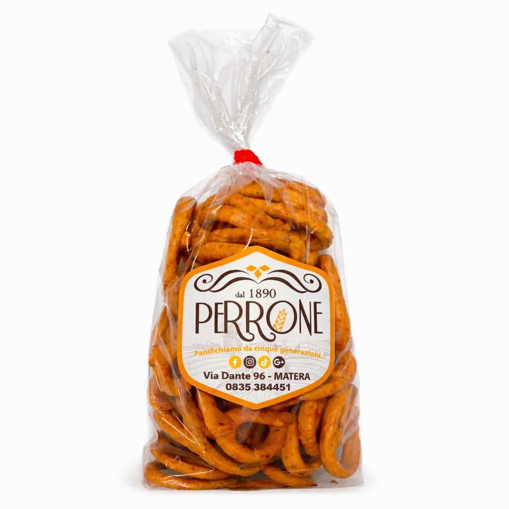Taralli al peperone crusco artigianali del Panificio Perrone, croccanti e fragranti
